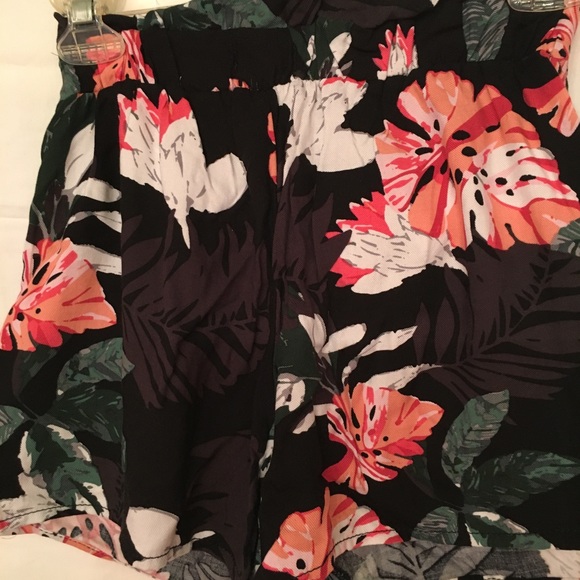 Adorable tropical paperbag colorful shorts. Size XS. New - Picture 7 of 7